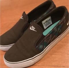 NIKE スニーカーのサムネイル
