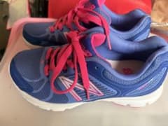 New Balance スニーカー 青/ピンクのサムネイル