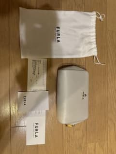 FURLA ホワイト レザー ポーチ 保存袋付きのサムネイル