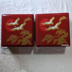 重箱　昭和レトロ　鶴亀　2段重箱　2セット　骨董品　台付 重箱 二段重 鶴 松 朱塗 正月 伝統工芸 2個セット レトロ 大判サイズ