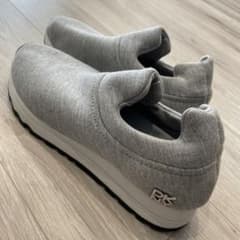 レオ様専用DKNYグレー スニーカーのサムネイル