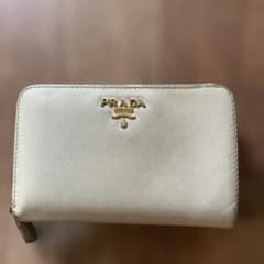 PRADA ホワイトサフィアーノレザー二つ折り財布 PRADA サフィアーノ 二つ折り財布 ホワイト - メルカリ