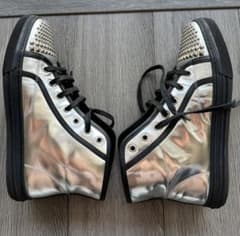 GUCCI スタッズ付きシルバースニーカーのサムネイル