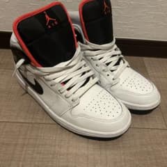 NIKE AIR JORDAN 1 MID ホワイト ブラック レッドのサムネイル