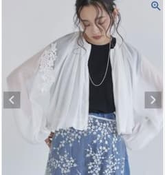 Pierrot レース刺繍バルーンショートブルゾン 首元やや傷ありのサムネイル