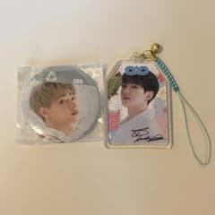 SEVENTEEN JUN HOSHI アクリルキーホルダー 缶バッジ セット - メルカリ