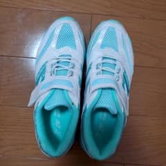 瞬足　女児スニーカー23.5センチのサムネイル