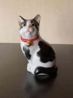 九谷焼「すまし猫」ハチワレ　白黒　陶器 九谷焼「すまし猫」ハチワレ 白黒 陶器 - メルカリ