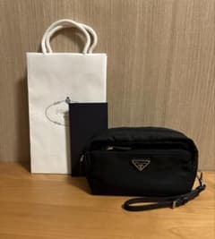 【新品未使用品】　プラダ　ポーチのサムネイル