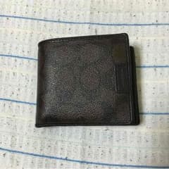 coach二つ折り財布のサムネイル