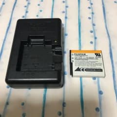 充電器とバッテリーのサムネイル