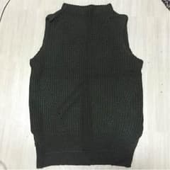 ニットベスト カーキ色のサムネイル