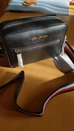 TOMMY HILFIGER アイコニックカメラバッグのサムネイル