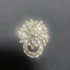 卒業式入園式入学式に！クリスタル花デザインブローチ