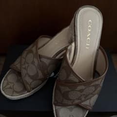 coach ミュールサンダル　シグネチャー　サイズ7 美品 coach ミュールサンダル シグネチャー サイズ7 美品 - メルカリ