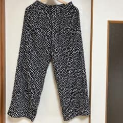 黒と白のドット柄ワイドパンツのサムネイル