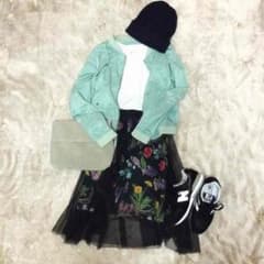 値下げしました！アナップミンピ 黒チュールつき花柄スカートのサムネイル