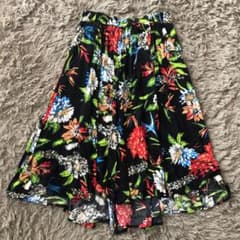 花柄黒スカートH&M好きな方のサムネイル