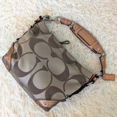 美品✨️COACH ピンクゴールド ターンロックシグネチャーワン 
