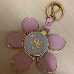 PRADAプラダ のお花　キーホルダー　チャームのサムネイル