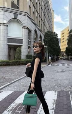 【最終価格】sheller シェリエ フレンチスリーブ ペプラムニット sheller シェリエ フレンチスリーブペプラムニットトップス - メルカリ