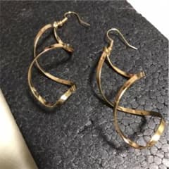 ゴールドスクリューピアスのサムネイル