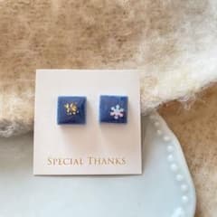 雪タイルピアス（紺）のサムネイル