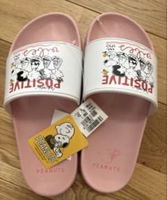 PEANUTS スヌーピー シャワーサンダル ピンク 23.0cmのサムネイル