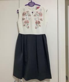 美品⭐︎chsty刺繍ワンピースのサムネイル