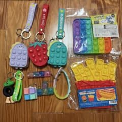 プッシュポップ キーホルダー まとめ売り 10点セットのサムネイル