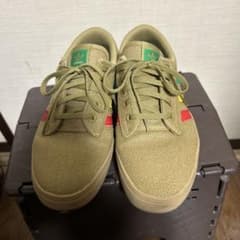 adidas スニーカーのサムネイル