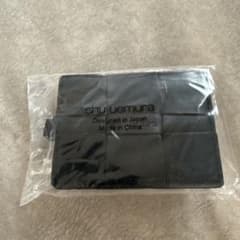shu uemura ブラック カードケース チェーン付きのサムネイル