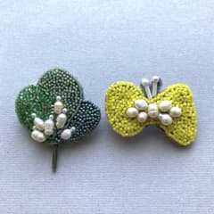 (472)ビーズ刺繍ブローチ　北欧風花と蝶々のサムネイル