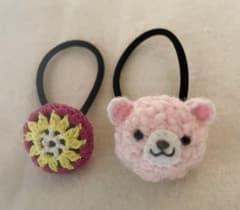 ハンドメイド ヘアゴム くま・花モチーフ 2点セットのサムネイル