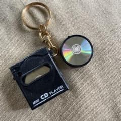 平成レトロ ミニプレイヤー MINI CD PLAYER キーホルダー CD - メルカリ