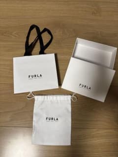 フルラ。紙袋、空箱、巾着。のサムネイル