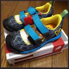 14cmニューバランス スニーカーサンダルのサムネイル