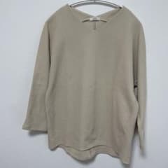 ITEMS ベージュ Vネック 長袖カットソーのサムネイル