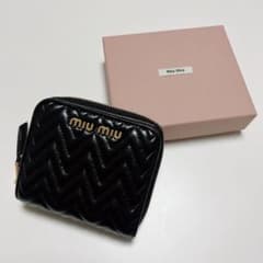 miumiu 財布 黒 （付属品・箱有）のサムネイル