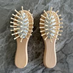 新品・未使用 リッツカールトン 木製　コンパクト　ブラシ　２本セットのサムネイル