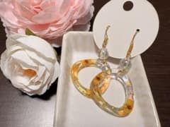 ハンドメイド ピアス 変形フープ イエロー系のサムネイル