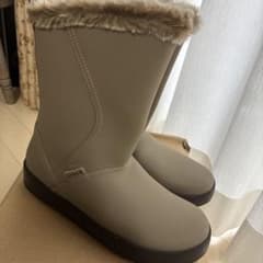 Crocs ベージュファー付き防水ブーツのサムネイル
