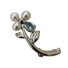 【極美品】MIKIMOTO ブローチ リボンモチーフ アコヤ真珠 3珠 M刻印 美品✨MIKIMOTO フラワー アコヤ真珠 3珠 ブローチ 2WAY 刻印あり