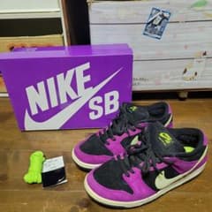 NIKE SB Dunk Low ブラック/パープル/ライムのサムネイル