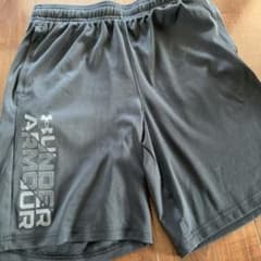 UNDER ARMOUR ブラック ハーフパンツ Lのサムネイル