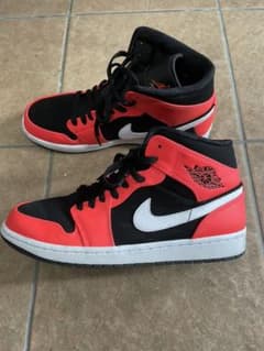 NIKE ジョーダン1ミッドのサムネイル