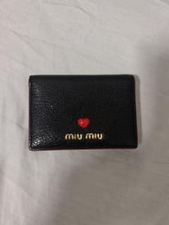 miu miu 二つ折り財布 黒 赤 - メルカリ
