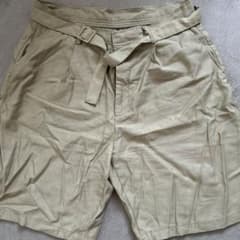 ZARA メンズ ベルト付き ハーフパンツ ベージュ EUR42のサムネイル