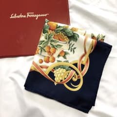 美品】Ferragamo フェラガモ 大判スカーフ オウム 鳥 花柄 シルク