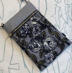 222ミナペルホネンrosy グレー サコッシュ スマホショルダー - メルカリ